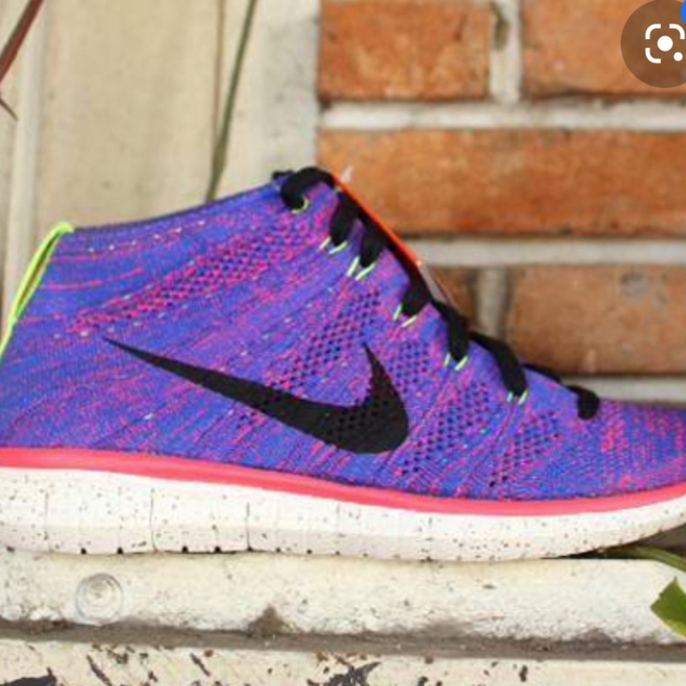 High top Nike flyknit shoes